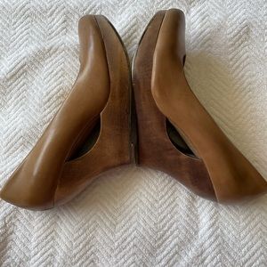Seychelles taupe wedge